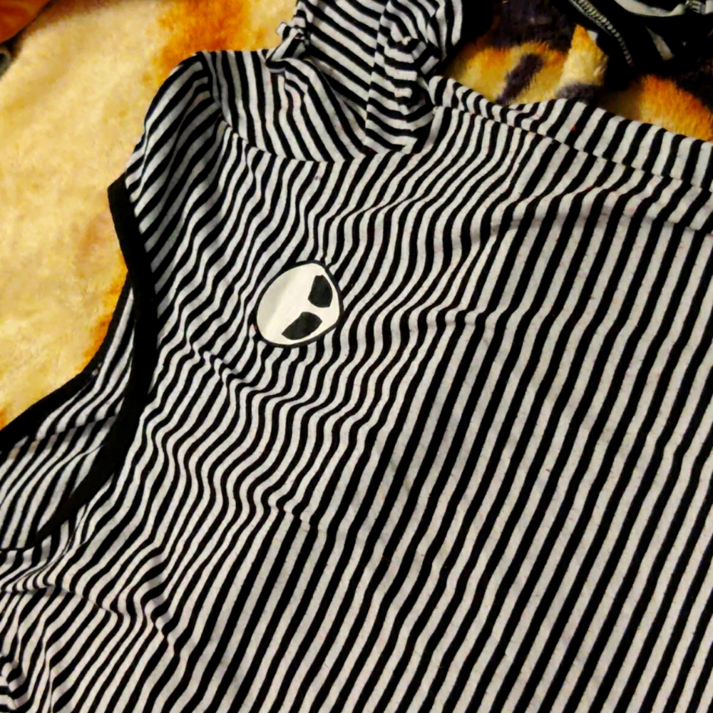 Alien crop top